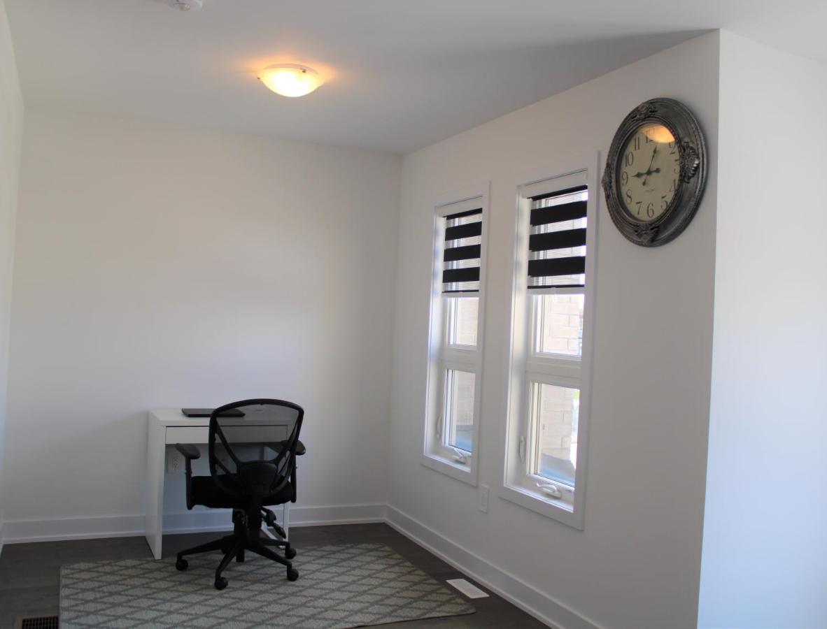 New Town House Barrie South Villa Buitenkant foto