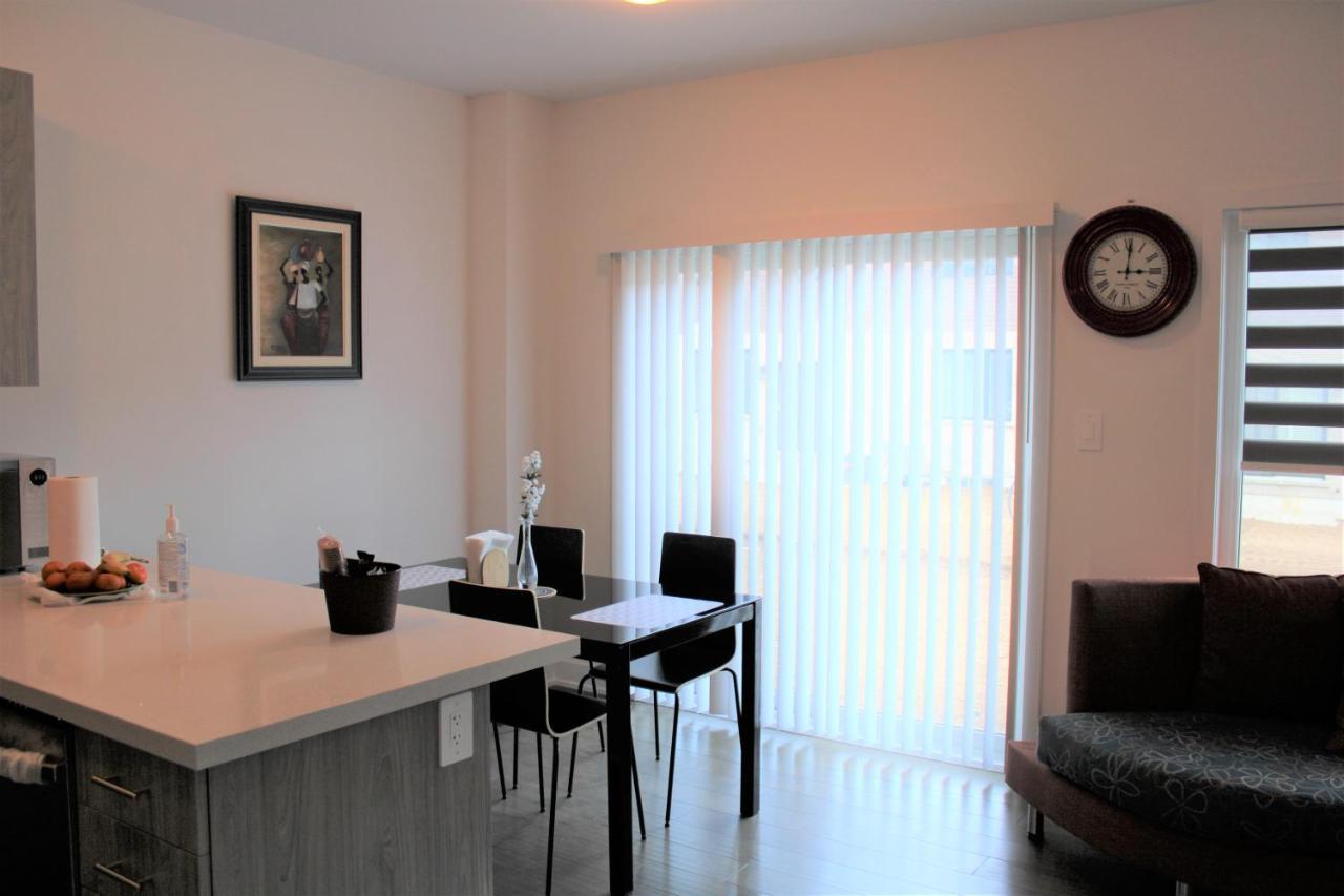 New Town House Barrie South Villa Buitenkant foto